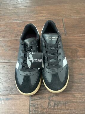NWT Skechers street sneakers